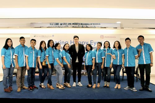 Staff Photo with Kevin Hendrawan